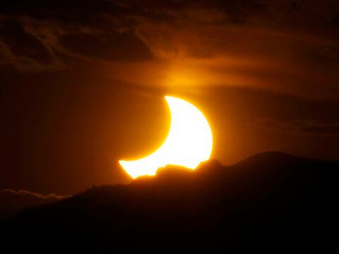 Did a solar eclipse darken the skies during Jesus’ crucifixion?