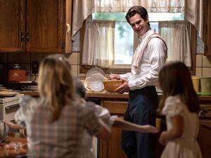 (Michelle Faye | FX) Det. Jeb Pyre (Andrew Garfield) at home with his daughters in "Under the Banner of Heaven."