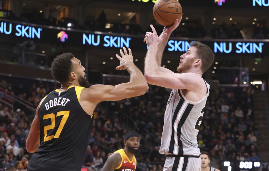 The Triple Team: Jazz's defensive effort is low, and Spurs make them play