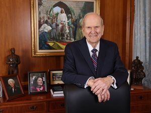 (The Church of Jesus Christ of Latter-day Saints)
President Russell M. Nelson smiles at his office in the Church Administration Building in Salt Lake City on April 13, 2022.