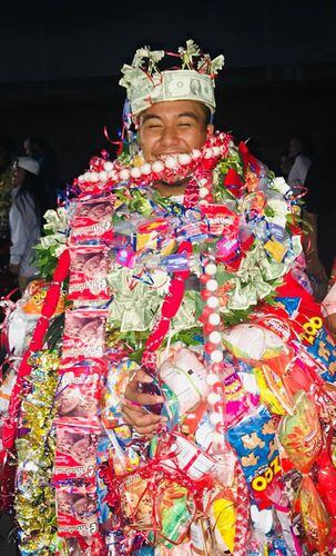 A Utah Student Was Wearing A Tongan Ta Ovala Cloth Under His Graduation Gown A School Administrator Told Him He Had To Take It Off Or He Couldn T Walk Across The Stage