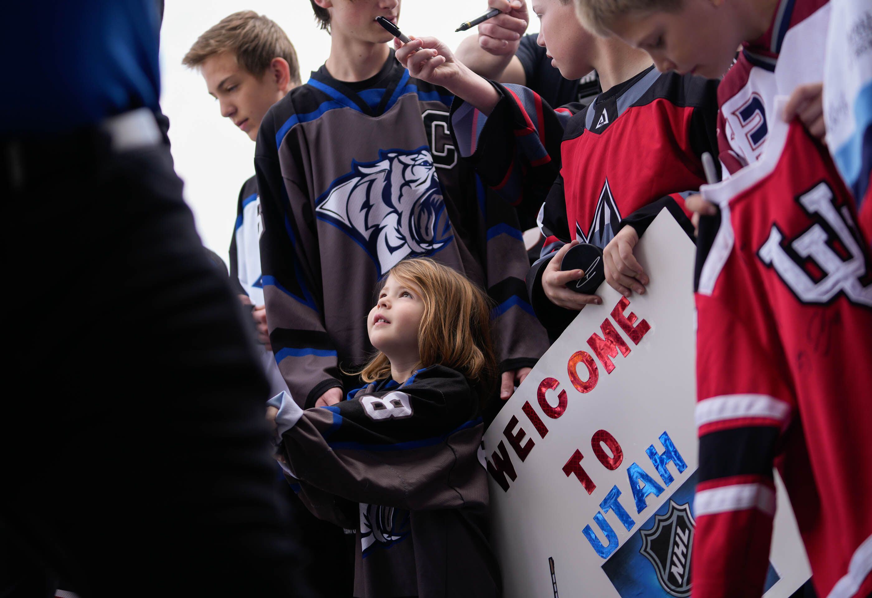 (Francisco Kjolseth  |  The Salt Lake Tribune) Young hockey fans gather at the airport for the arrival of the NHL team on Wednesday, April 24, 2024.