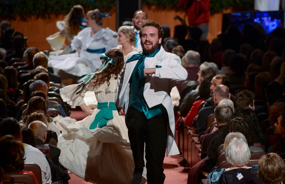 Kristin Chenoweth dazzles in Christmas concert with