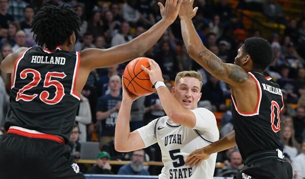 Merrill, Porter lead No. 25 Utah State to 77-70 overtime victory over Fresno State