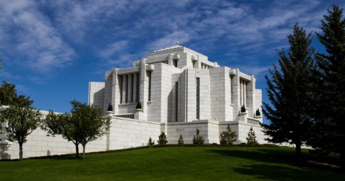 Setelah desain ulang Kuil Provo, arsitek terkemuka memeriksa yang terbaik dan terburuk dari bangunan OSZA paling suci