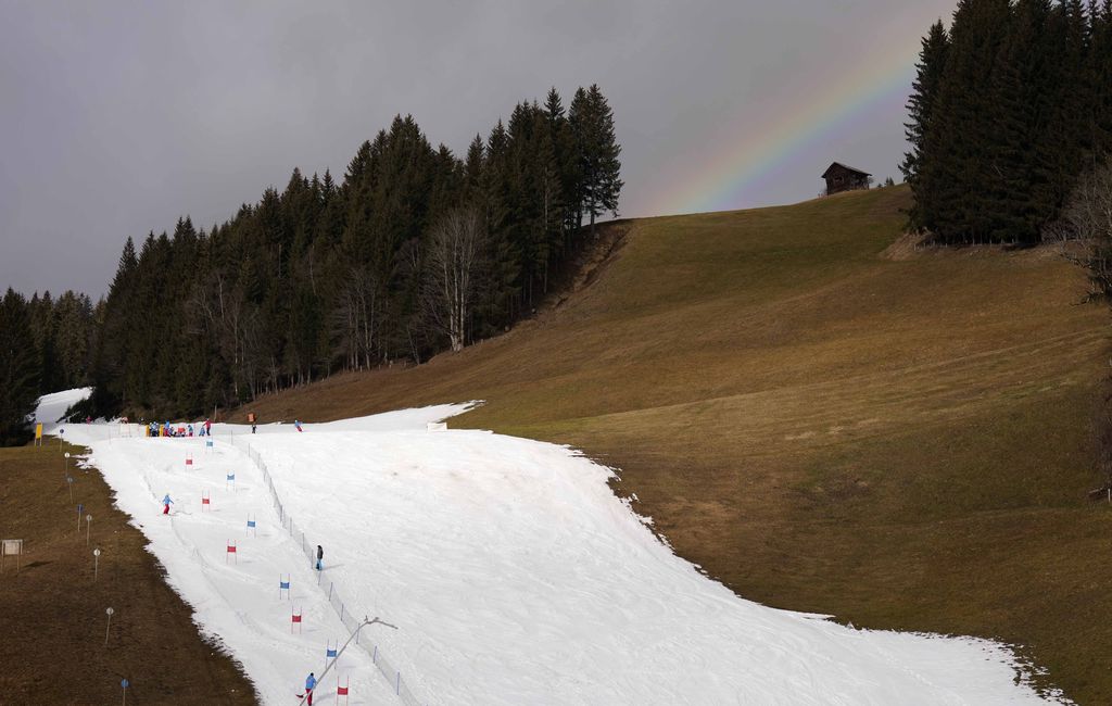 Skiers find little to no snow in Europe, while Utah slopes have opposite  problem