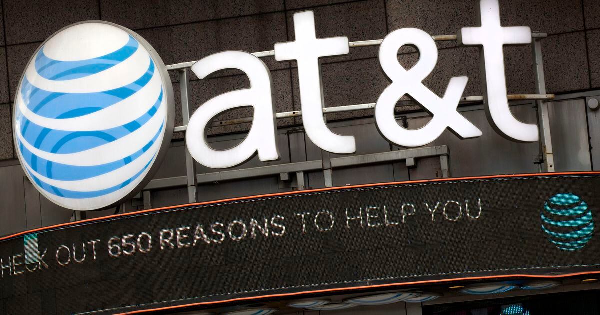 AT&T losing lucrative wireless customers