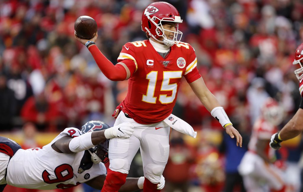 NFL roundup: Chiefs rally from 24 points down to beat Texans 51-31