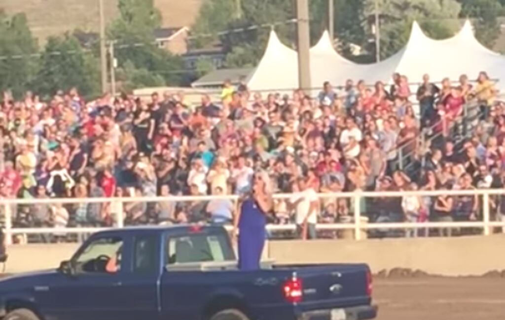 This Performance Of The National Anthem At A Utah Fair Was So Horrific The Singer And County Have Both Apologized