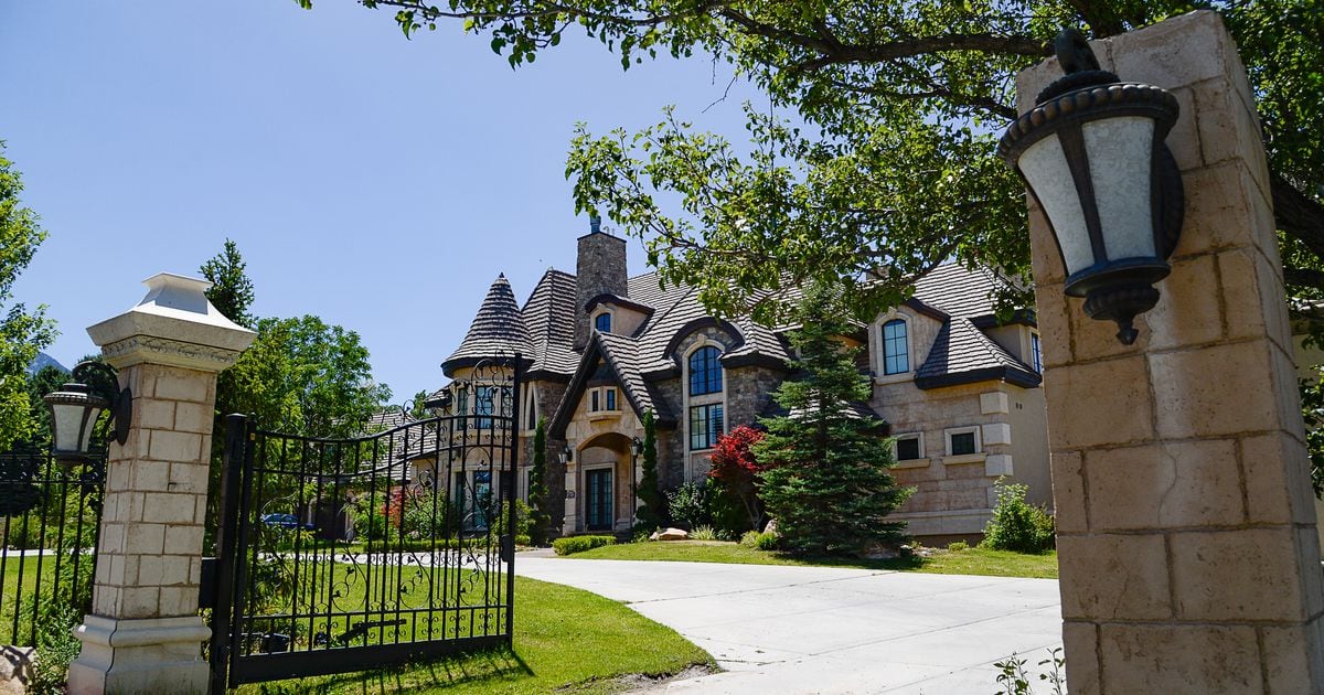 Feds move to seize homes and businesses from polygamous Kingston Group