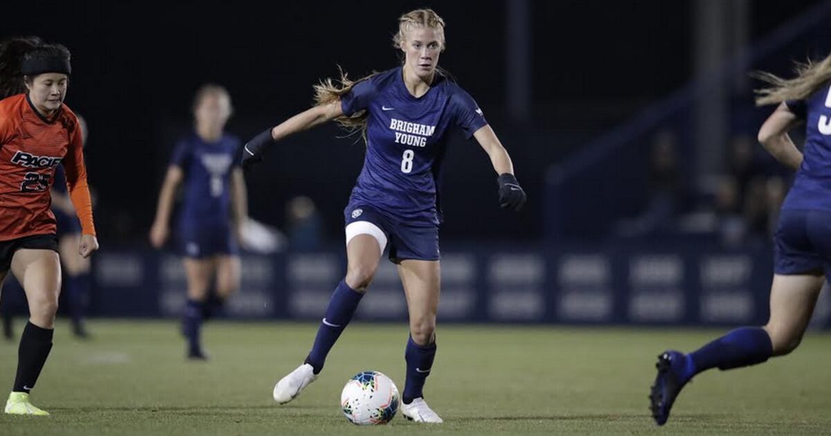 Tim sepak bola wanita BYU mengalahkan Carolina Selatan 4-1 untuk mencapai Piala Perguruan Tinggi pertama