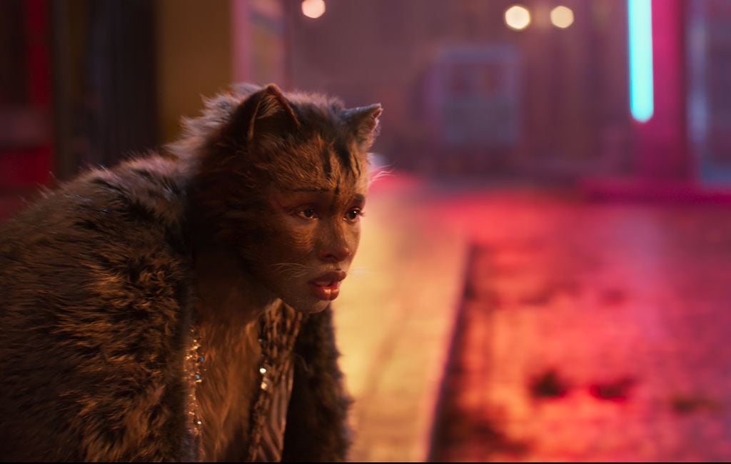 Review: 'Cats' is a bizarre mess of musical numbers scratching for a plot