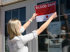 (The Church of Jesus Christ of Latter-day Saints)
Kiera McGrotty of the American Red Cross places a sign on the meetinghouse door of The Church of Jesus Christ of Latter-day Saints before a blood drive in Fenton, Mo., in March 2021.