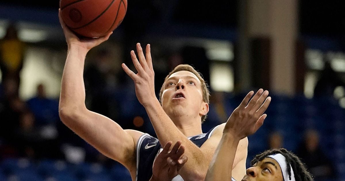 Justin Bean has 18 points, 14 rebounds to lift No. 25 Utah State over