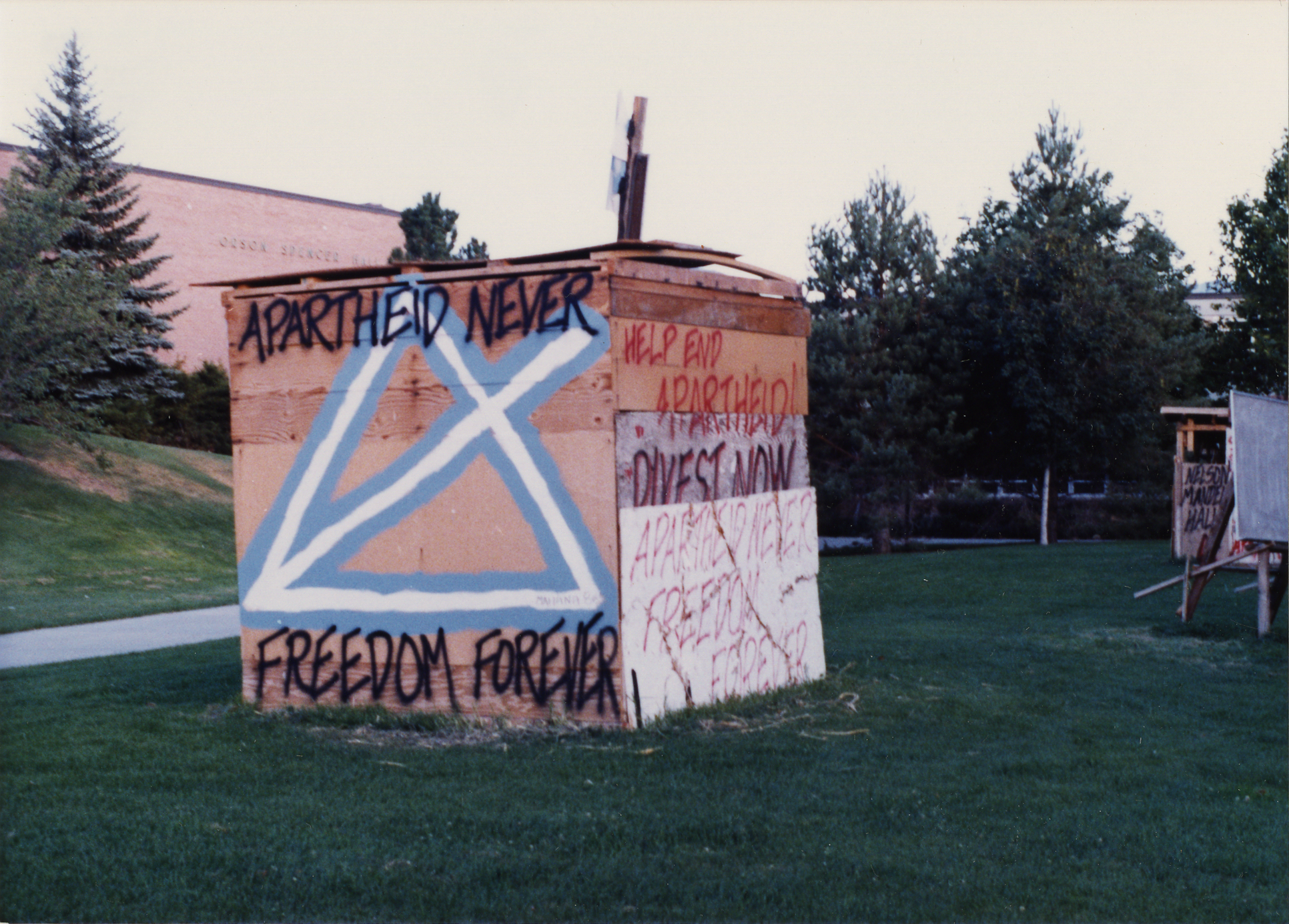 (Special Collections, Marriott Library, University of Utah) University of Utah students erect a structure to advocate the university’s divestment of South Africa in 1985. The group, Students Against Apartheid, joined protests around the world to end segregation.