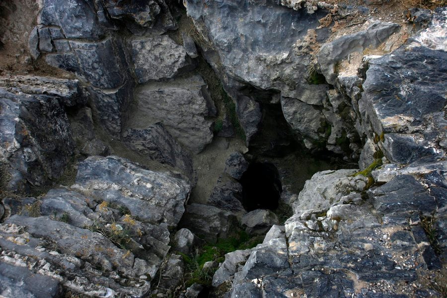 Вход в пещеру Натти Патти (Nutty Putty), в которую вошел Джон Эдвардс Джонс, но не вышел.