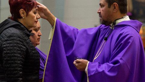 See photos as Utah Christians mark Ash Wednesday and countdown to Easter begins