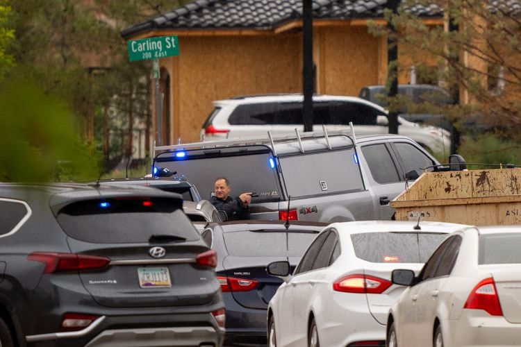 (Trent Nelson  |  The Salt Lake Tribune) FBI agents raid a home where followers of Samuel Bateman live in Colorado City, Ariz., on Tuesday, Sept. 13, 2022.