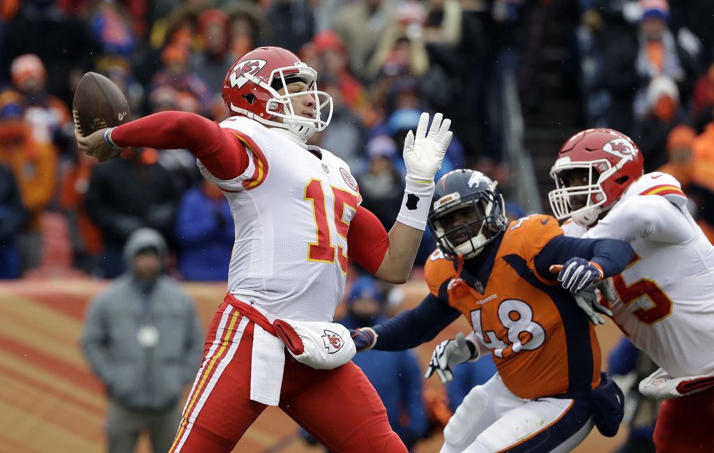 Mahomes leads Chiefs in relief of Alex Smith against Broncos