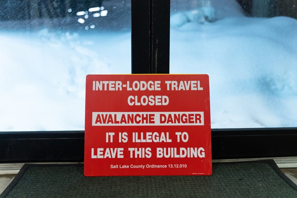 (Dave Fields | Snowbird) A sign prohibiting interlodge travel due to avalanche danger is photographed on Friday, March 24, 2023.