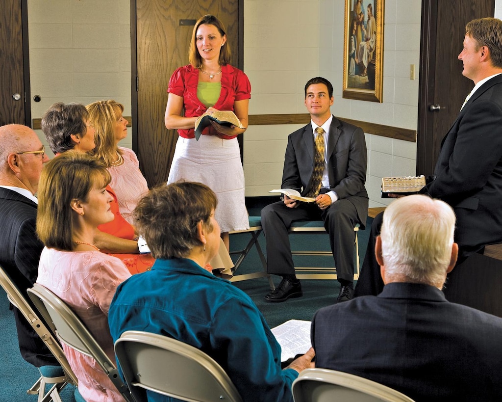 (The Church of Jesus Christ of Latter-day Saints) Teaching a Sunday school class.