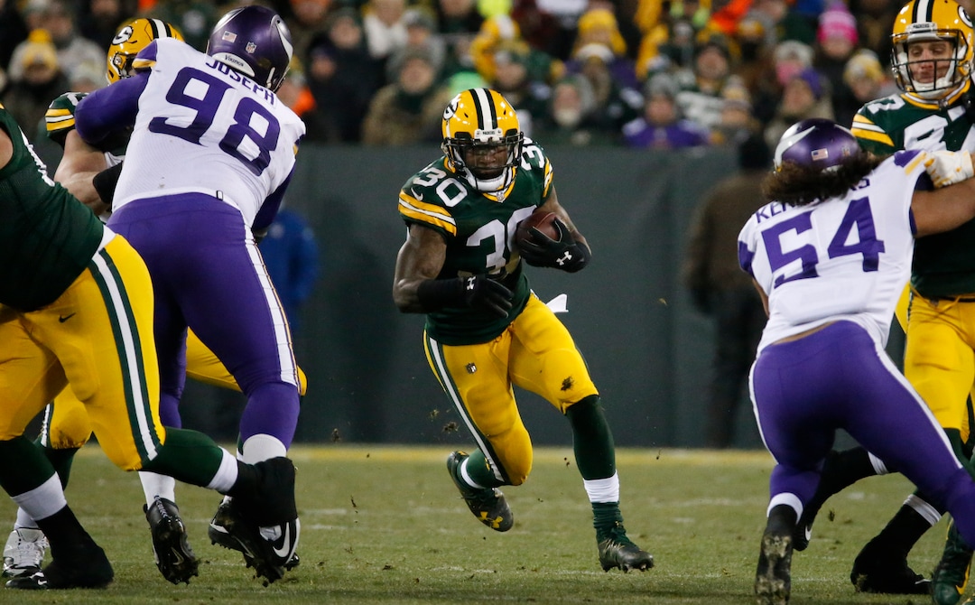 Green Bay Packers' Jamaal Williams runs during the first half of an NFL football game against the Minnesota Vikings Saturday, Dec. 23, 2017, in Green Bay, Wis. (AP Photo/Mike Roemer)
