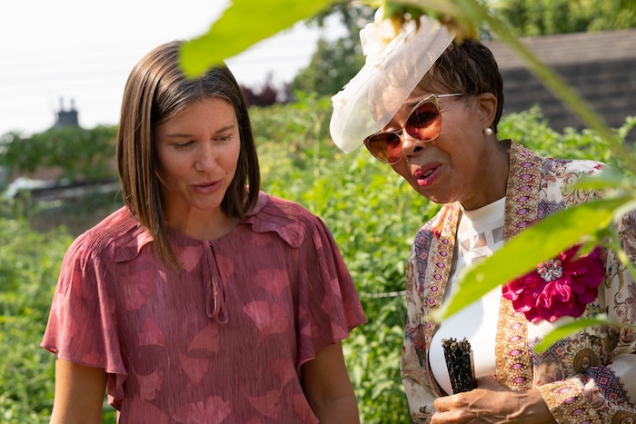 (Francisco Kjolseth | The Salt Lake Tribune) Salt Lake City Mayor Erin Mendenhall, left, tours the city’s newest community garden at Richmond Park with Jackie Thompson on Wednesday, Aug. 4, 2021.