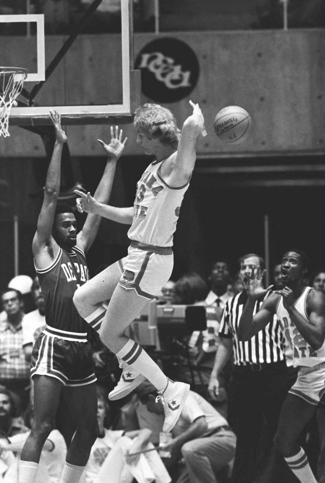 (AP Photo) Indiana State's Larry Bird passes the ball backwards to teammate Alex Gilbert in front of DePaul defender James Mitchem during their NCAA semi-final game in Salt Lake City, March 24, 1979.  