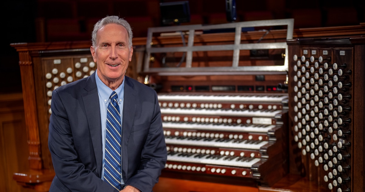 Gordon Monson: He traded playing rock tunes in smoke-filled bars for accompanying the LDS Church's Tab Choir
