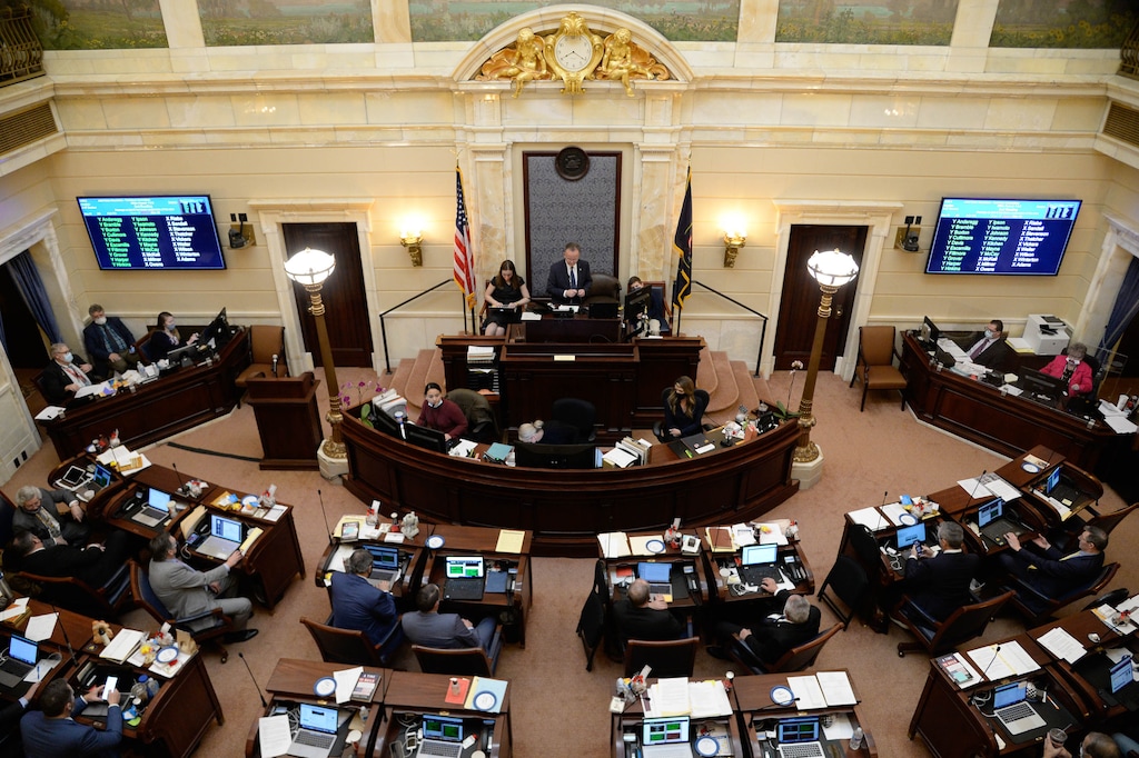 (Francisco Kjolseth  | The Salt Lake Tribune) The Utah Senate works on March 5, 2021.