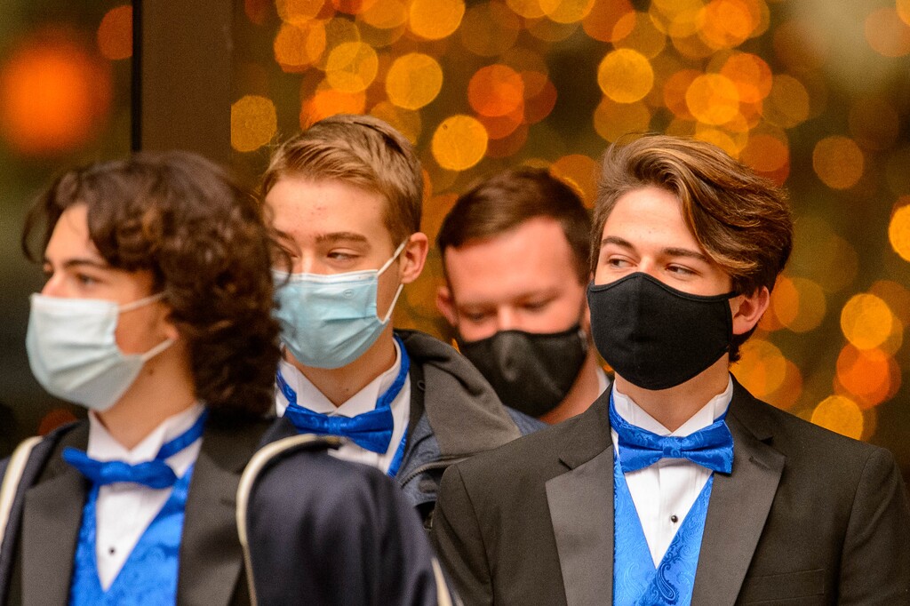 (Trent Nelson  |  The Salt Lake Tribune) Masks are a common sight in Salt Lake City on Friday, Dec. 11, 2020. The Utah Department of Health on Friday reported a seven-day average of 2,702 new positive test results per day — below last week’s rate of nearly 3,000.