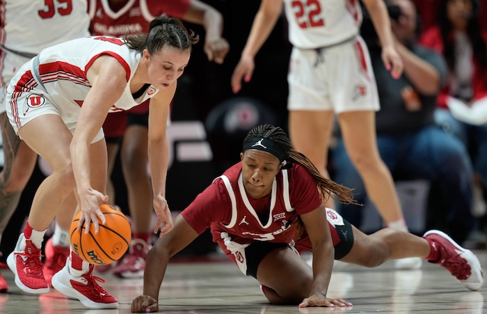 (Francisco Kjolseth | The Salt Lake Tribune) Oklahoma Sooners forward Liz Scott (34) loses control of the ball against Utah Utes guard Kennady McQueen (24) as the University of Utah hosts the Oklahoma Sooners in women’s NCAA basketball in Salt Lake City on Wednesday, Nov. 16, 2022.