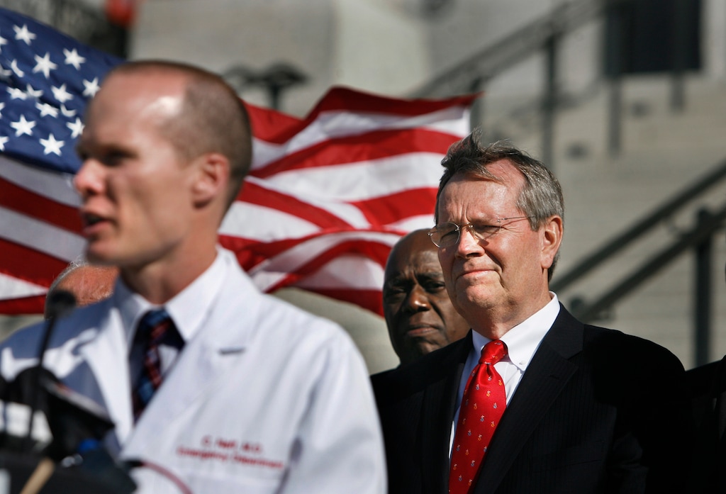 (Scott Sommerdorf   |  Tribune file photo) Former Utah Governor Mike Leavitt, right, once prepared for a pandemic when he served as the U.S. Health and Human Services secretary.