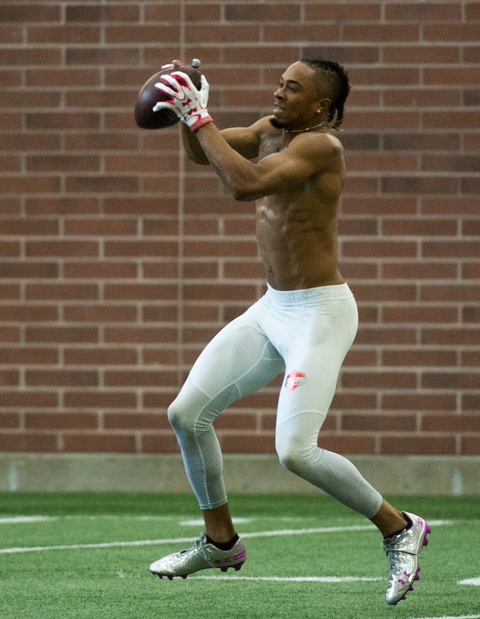 (Rick Egan  |  The Salt Lake Tribune)      Darren Carrington II, catches a pass from Troy Williams during University of Utah's 2018 Pro Day for NFL scouts, at Spence Eccles Field House, Wednesday, March 28, 2018.