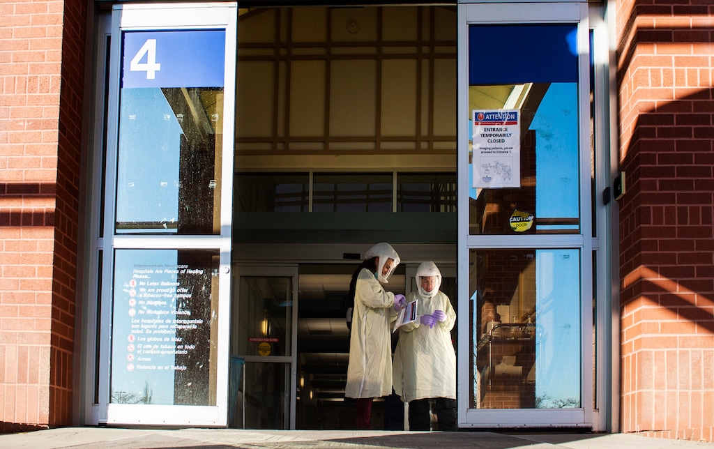 (Rick Egan | The Salt Lake Tribune)  Taylor Woodrow and Christy DanielsonPrepare to test for Covid-19 at the Intermountain Healthcare Cottonwood InstaCare on Friday, Dec. 4, 2020.