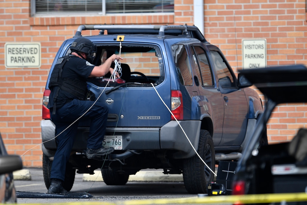 (Andrew Nelles | The Tennessean via AP) Police investigate the scene outside the Burnette Chapel Church of Christ after a deadly shooting at the church on Sunday, Sept. 24, 2017, in Antioch, Tenn.