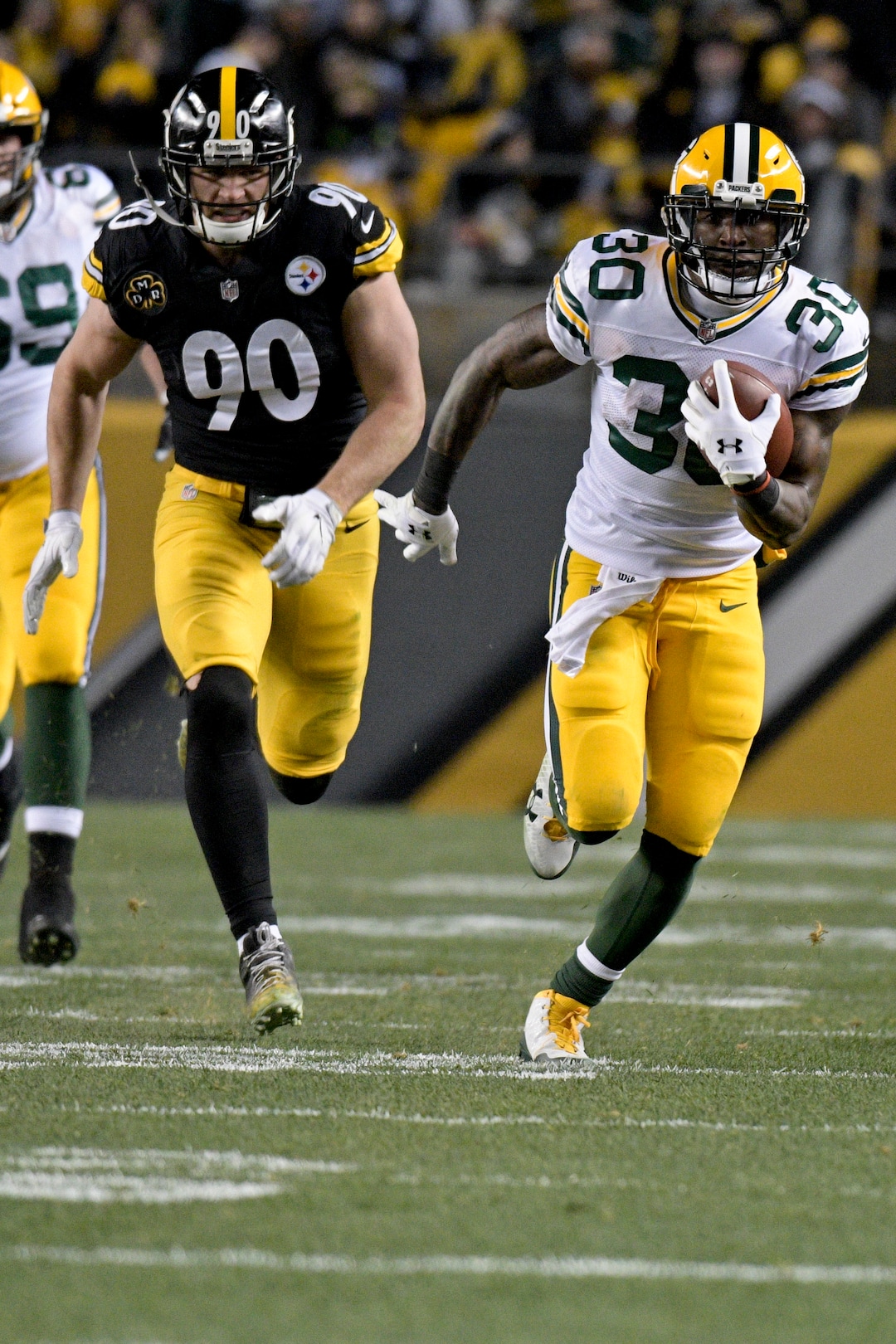 Green Bay Packers running back Jamaal Williams (30) runs through the defense for a touchdown as he plays in an NFL football game against the Pittsburgh Steelers, Sunday, Nov. 26, 2017, in Pittsburgh. (AP Photo/Don Wright)
