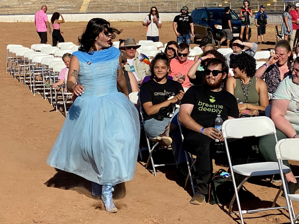 (Mark Eddington | The Salt Lake Tribune)
Drag performer Mitski Avalōx entertains the crowd at drag show in St. George on Friday, June 30, 2023.