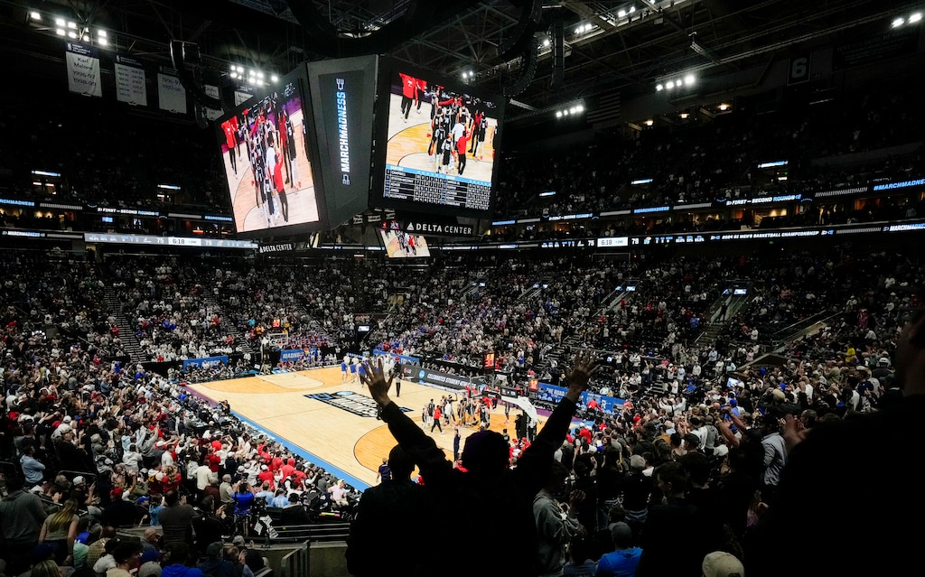 (Bethany Baker | The Salt Lake Tribune) Samford Bulldogs take on the Kansas Jayhawks in the First Round of the men's basketball NCAA Tournament at the Delta Center in Salt Lake City on Thursday, March 21, 2024.