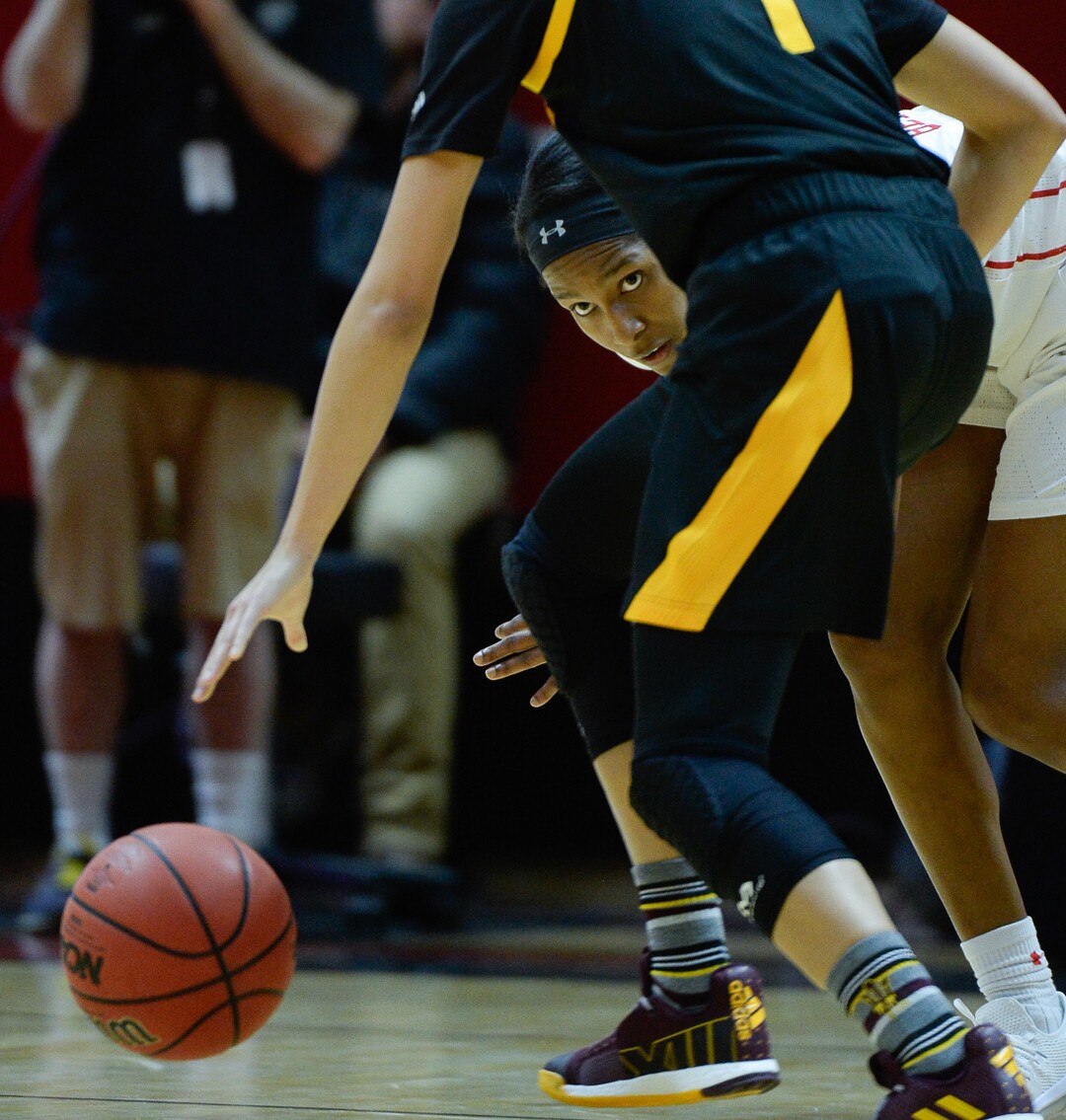 (Francisco Kjolseth  |  The Salt Lake Tribune)  Utah Utes guard Erika Bean (11) keeps her eye on the ball against ASU in Utes' Pac-12 home opener at the Jon M Huntsman Center on Friday, Jan. 4, 2019. They're off to one of their best starts in team history.