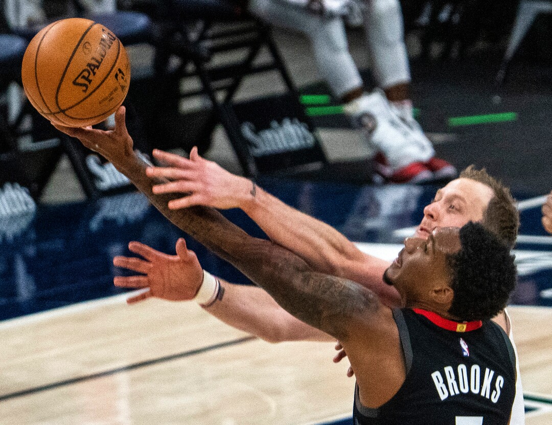 (Rick Egan | The Salt Lake Tribune) Utah Jazz guard Joe Ingles (2) goes after a loose ball along with Houston Rockets guard Armoni Brooks (7), in NBA action between the Utah Jazz and the Houston Rockets, at Vivint Arena, on Saturday, May 8, 2021.