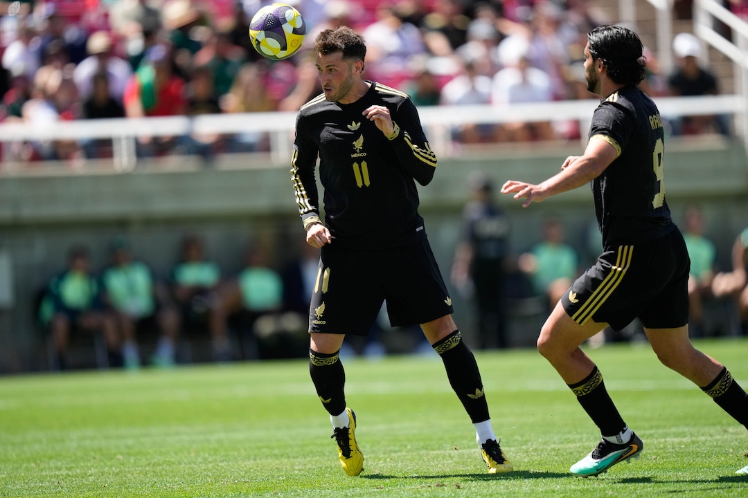 (Francisco Kjolseth  | The Salt Lake Tribune) Mexico’s Santiago Gimenez, 11,headers a goal as the Mexico Men’s National Team takes on Switzerland in a MexTour match at Rice-Eccles Stadium on Saturday, June 7, 2025.
