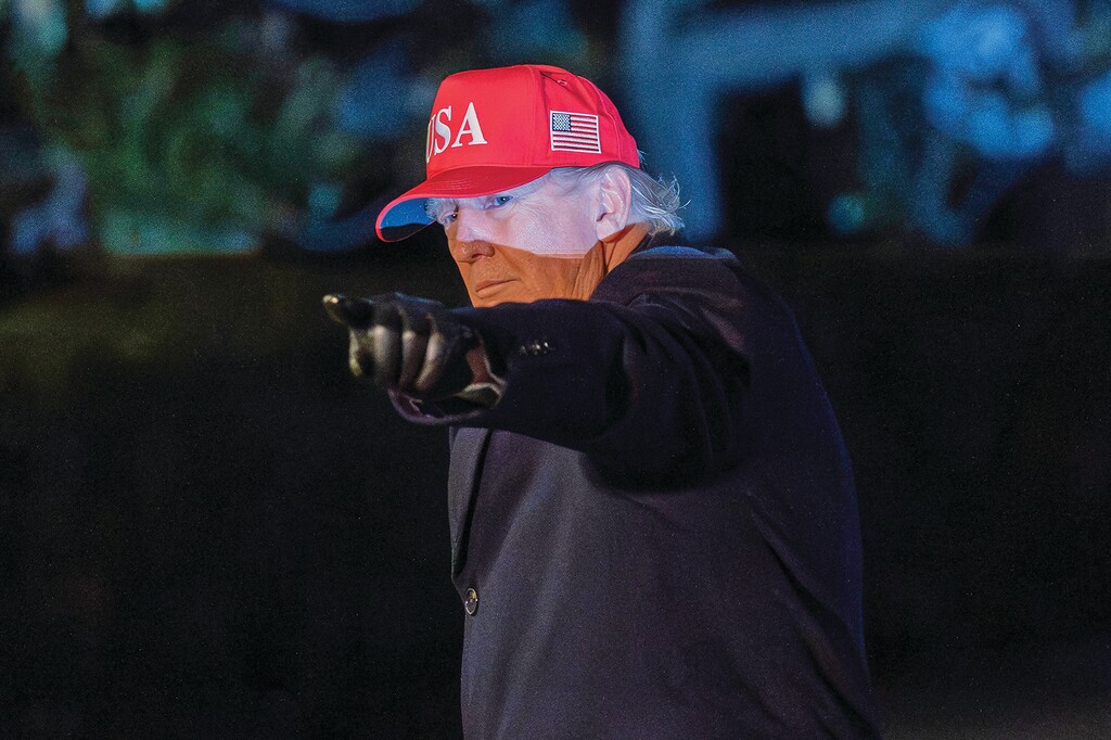President Donald Trump gesture as he walks on the South Lawn upon his arrival to the White House, Sunday, March 1, 2026, in Washington. (AP Photo/Jose Luis Magana)
