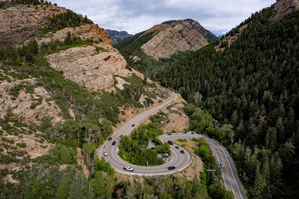 (Francisco Kjolseth | The Salt Lake Tribune) Traffic flows up and down Big Cottonwood Canyon at the start of the Mill B North and South trailheads on Thursday, Aug. 4, 2022. 