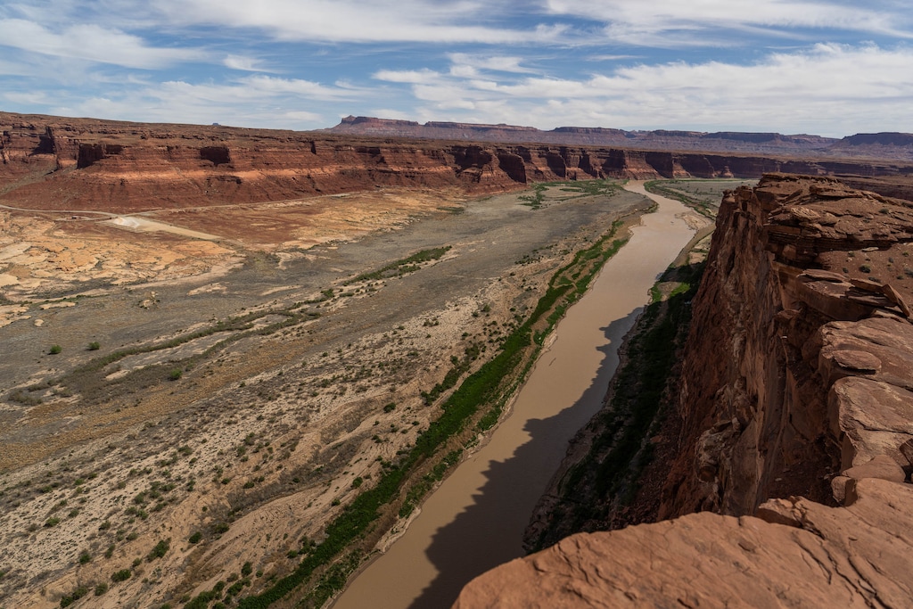 (Francisco Kjolseth | The Salt Lake Tribune) Hite Marina, long closed down due to the declining water levels of Lake Powell, is pictured from the Colorado River overlook on Saturday, April 25, 2026.