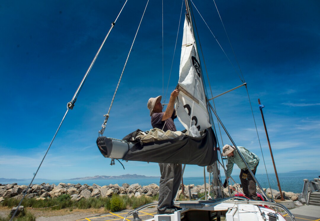 (Rick Egan  |  The Salt Lake Tribune)     Rick Hoffman and Greg Wilson work on a boat at the Great Salt Lake Marina,
Tuesday, June 11, 2019.