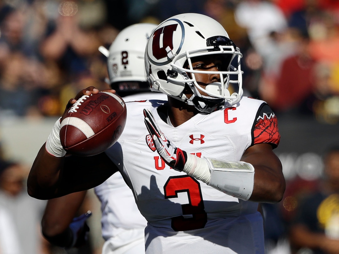 Utah quarterback Troy Williams looks to throw against California during the first half of an NCAA college football game Saturday, Oct. 1, 2016, in Berkeley, Calif. (AP Photo/Marcio Jose Sanchez)