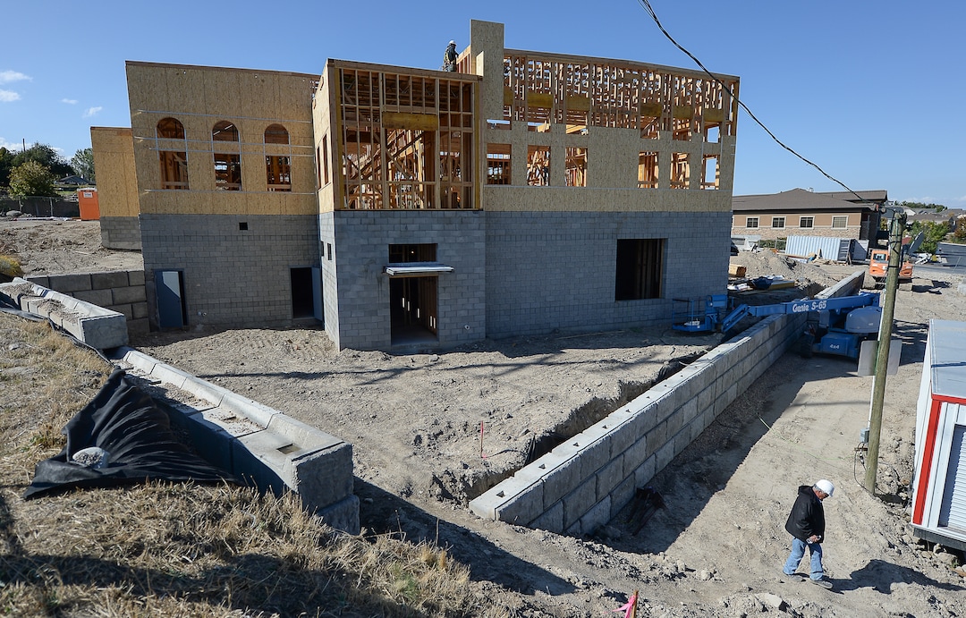 (Francisco Kjolseth  |  The Salt Lake Tribune)  Construction crews work on the site of the half-finished mosque going up in West Jordan at 984 W 9000 South on Tuesday, Oct. 1, 2019.