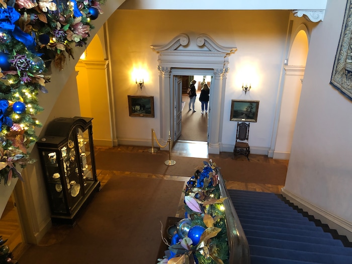 (Scott D. Pierce | The Salt Lake Tribune) The grand staircase at Filoli.