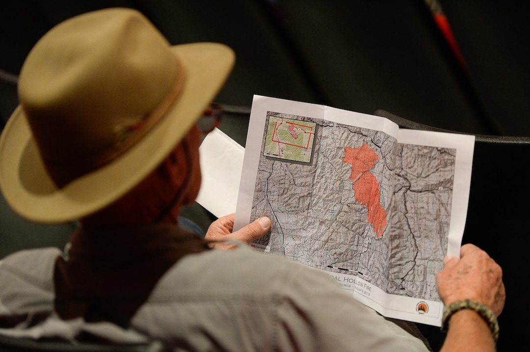 (Francisco Kjolseth  |  The Salt Lake Tribune)  Community members gather at North Sanpete High School in Mt Pleasant on Thursday, Aug. 9, 2018, to get an update on the Coal Hollow and Hill Top Fires currently burning.